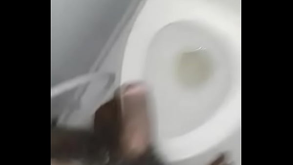 Masturbate at toilet thinking my bf