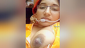 Sexy Bhabhi Shows Milky Boobs